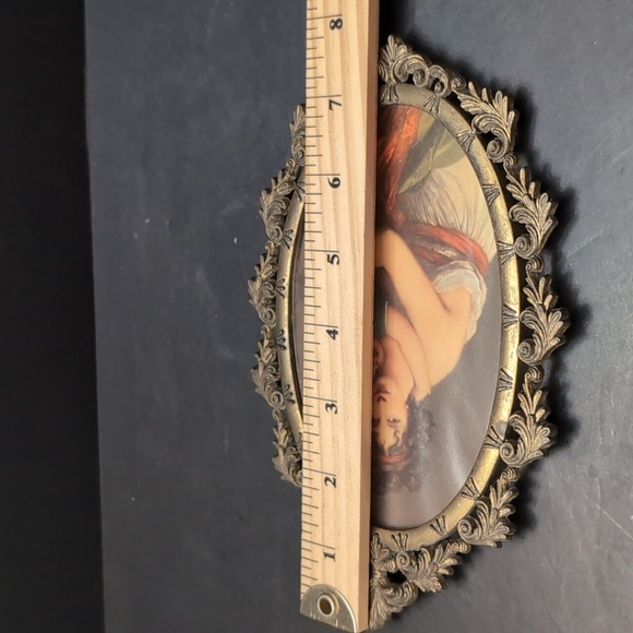 VGT, Italian Metal Ornate Oval Frame with A Madam Lebrun and Daughter Print. - Picture 7 of 8